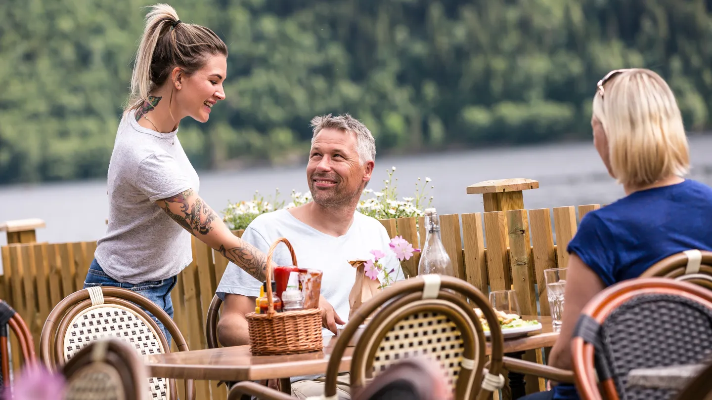 Servering på Lastein Brygge