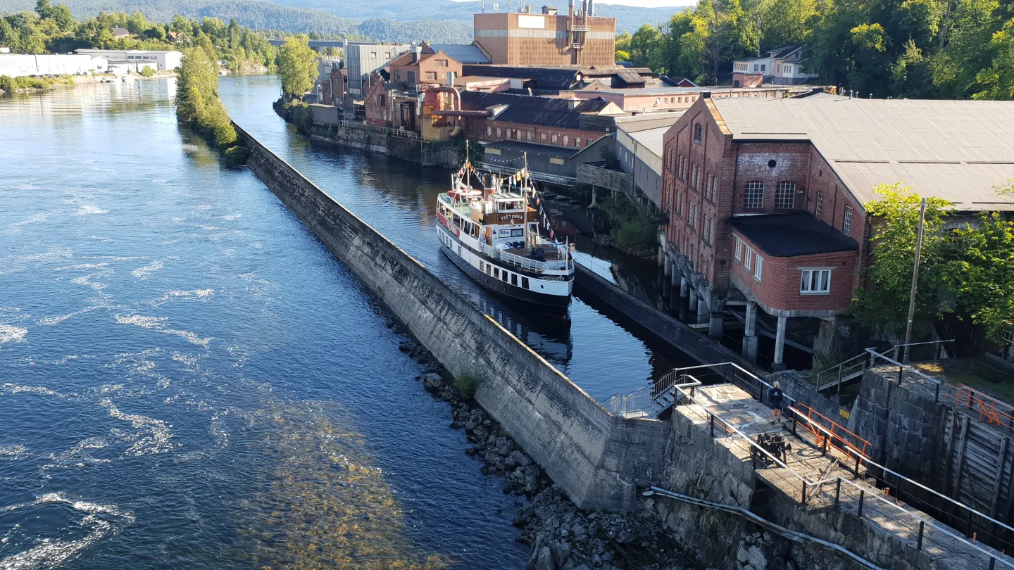 M/S Victoria ved Ulefoss Sluse