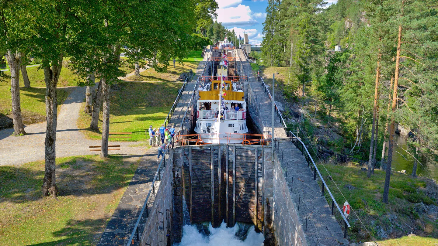 M/S Henrik Ibsen i Slusen